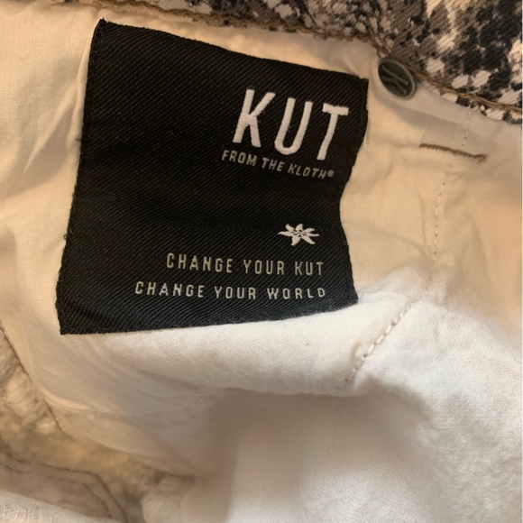 Neutral Snake Print “Connie” Skinny Crop Jeans { Kut From The Kloth } - Picture 6 of 8